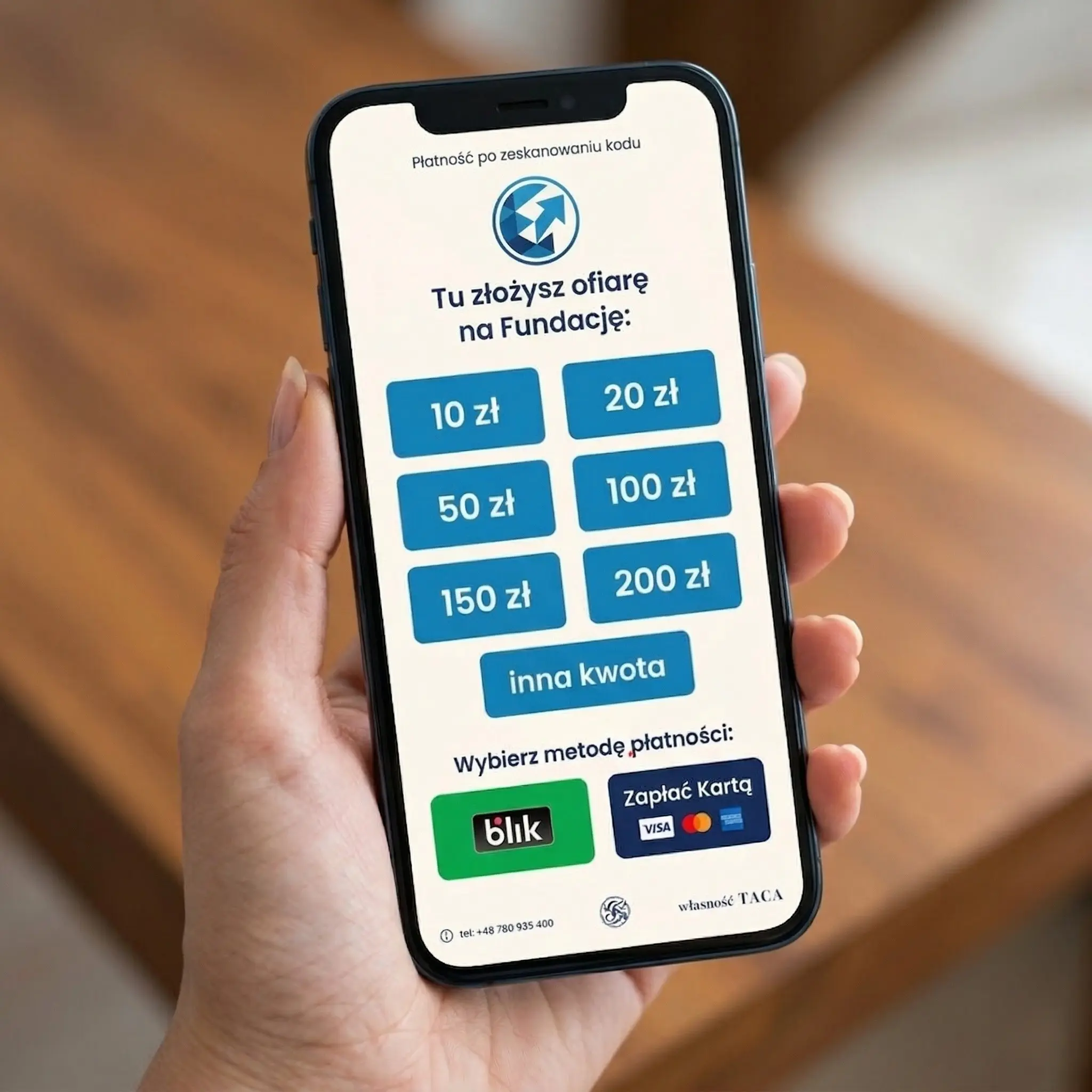 Ekran smartfona z bramką płatniczą Noblio po zeskanowaniu QR — BLIK i karta